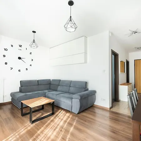 Wilanow 2-bedroom By Bookinghost *