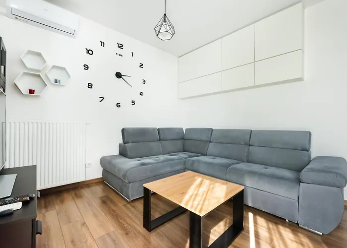 Wilanow 2-bedroom By Bookinghost