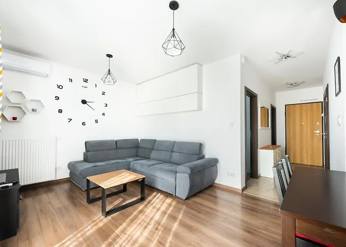 Wilanow 2-bedroom By Bookinghost *