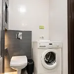 Wilanow 2-bedroom By Bookinghost * ורשה